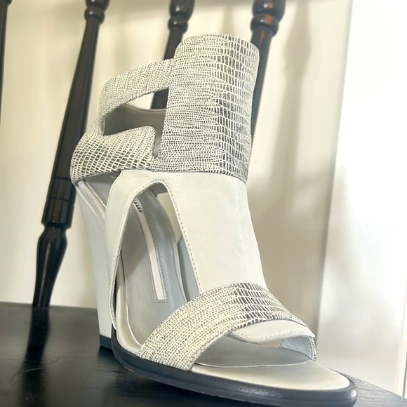 BRAND NEW ~ Camilla Skovgaard Cloud Roller Shoes ~ size 6.5 - Picture 5 of 7